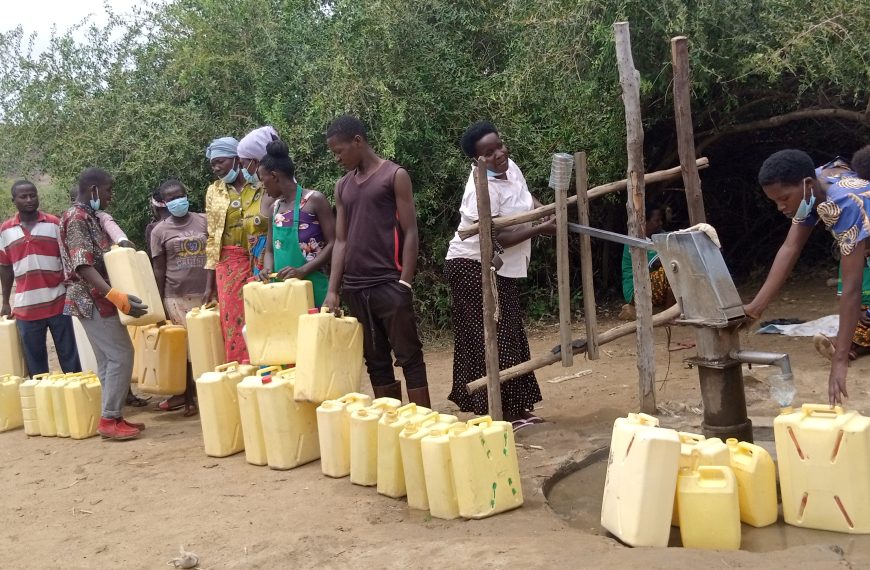 KAISO FISHING COMMUNITY AFFECTED BY FLOODS ALONG LAKE ALBERT DECRY LACK OF ACCESS TO CLEAN WATER AS THE LAKE IS TURNED INTO A TOILET