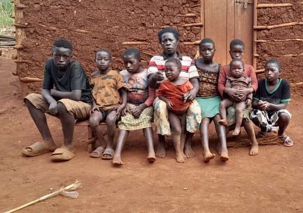 70-YEAR OLD STRUGGLING TO RAISE 11 GRANDCHILDREN AFTER SON DIED IN DOMESTIC VIOLENCE